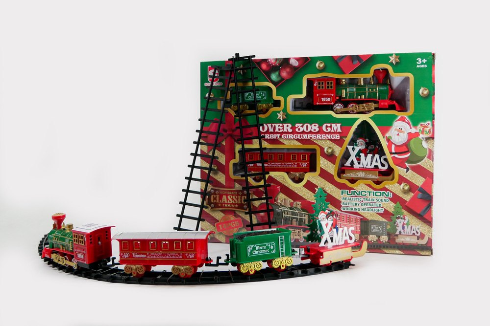 Train électrique de Noël autour du sapin